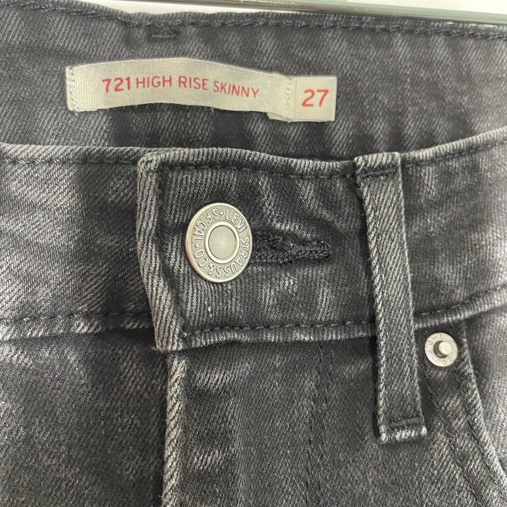 Levis 721 High Rise Skinny Jeans in Black size 27 - Picture 3 of 6